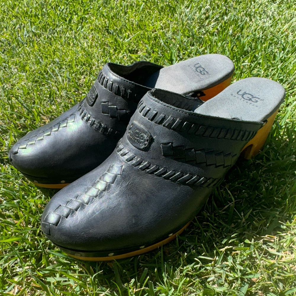 UGG Australia Women's Black Leather Wood Heel Stud Clogs Mules Sherpa Shoes Sz 9